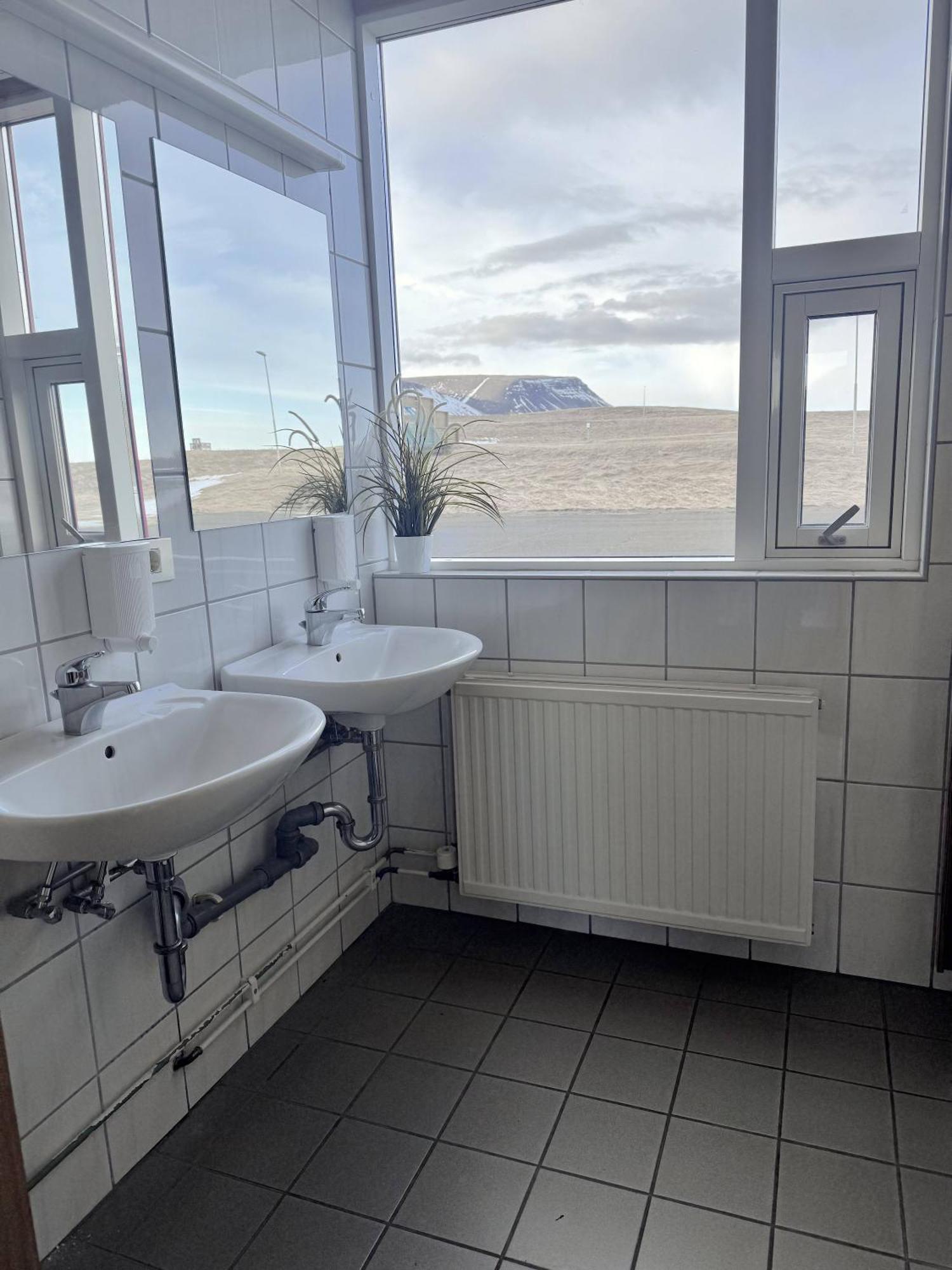 Hunavellir Guesthouse Blonduos Exteriör bild